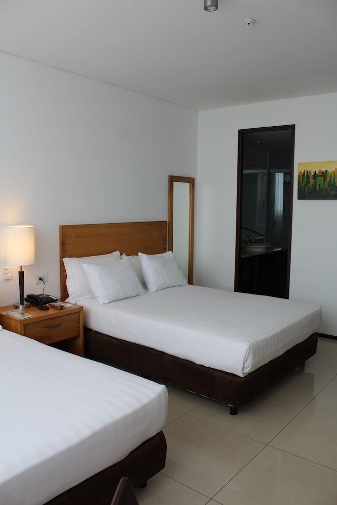 Estelar Alto Prado Barranquilla  Luaran gambar A bedroom at the hotel
