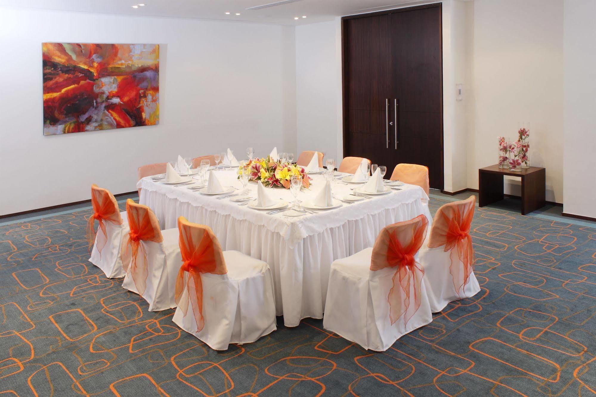 Estelar Alto Prado Barranquilla  Luaran gambar A table set for a formal dinner